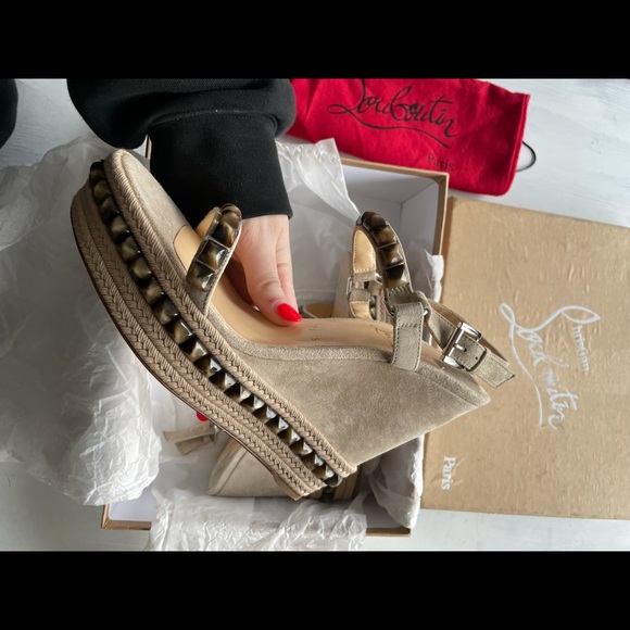 ❌SOLD❌Christian Louboutin Veau Velours Cataclou 120 Wedge Sandals Sable Corne - Picture 7 of 11